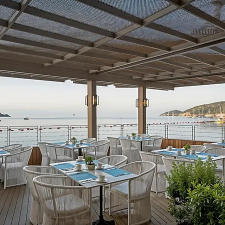 3-Bedroom Beachfront Villa With Hotel Amenities Ferienhaus