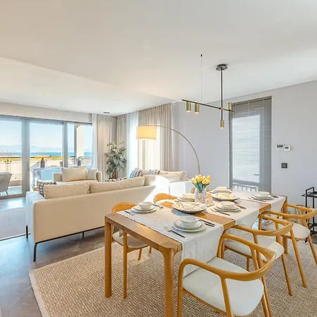 3-Bedroom Beachfront Villa With Hotel Amenities