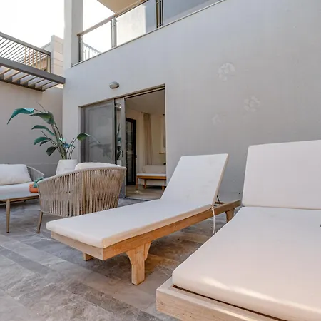 3-bedroom Beachfront With Amenities بودروم