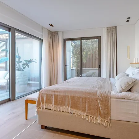 3-bedroom Beachfront With Amenities * بودروم